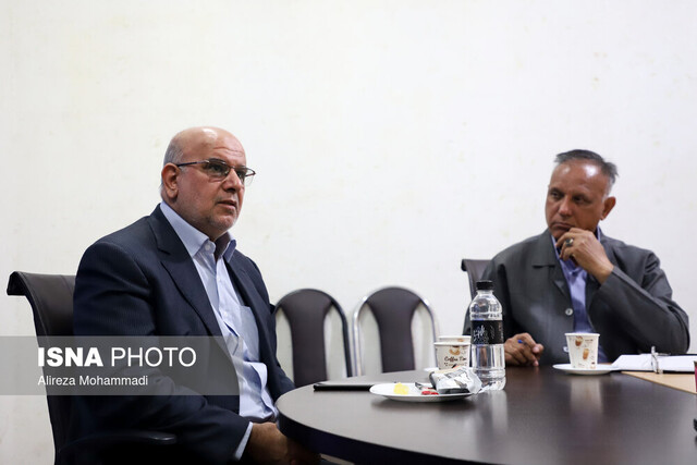 بهاروند برای قرارداد با اسکوچیچ اشتباه تاج را نکرد / عزیزیخادم در مدیریتش اشتباه میکند