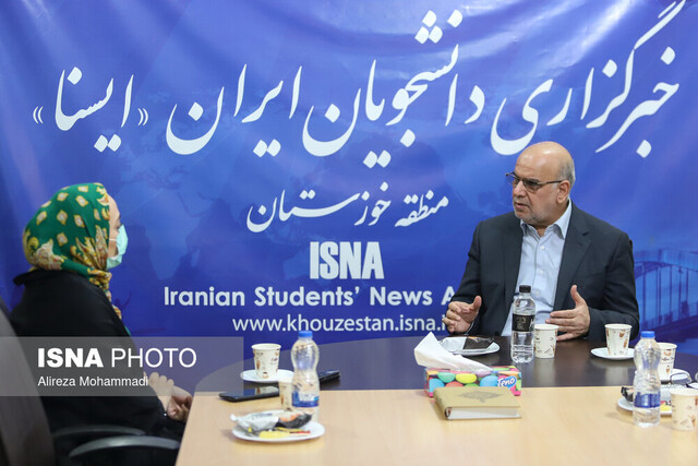 بهاروند برای قرارداد با اسکوچیچ اشتباه تاج را نکرد / عزیزیخادم در مدیریتش اشتباه میکند