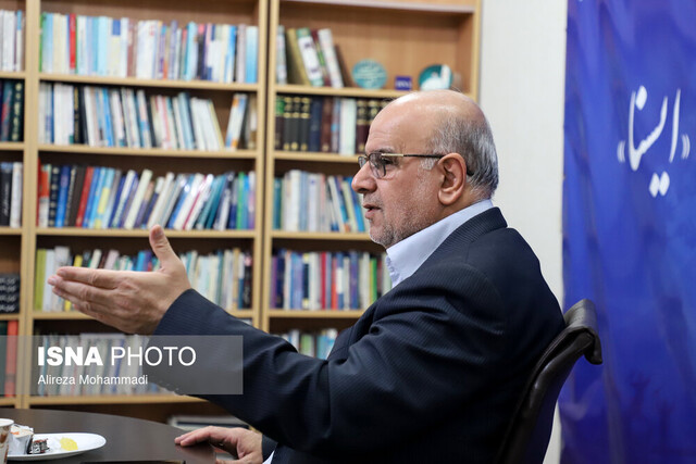 بهاروند برای قرارداد با اسکوچیچ اشتباه تاج را نکرد / عزیزیخادم در مدیریتش اشتباه میکند