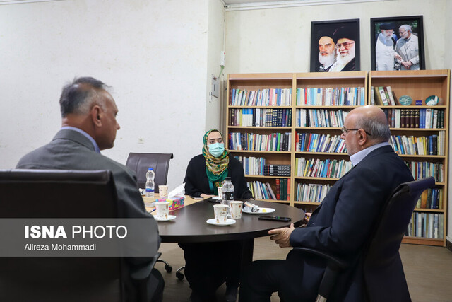 بهاروند برای قرارداد با اسکوچیچ اشتباه تاج را نکرد / عزیزیخادم در مدیریتش اشتباه میکند