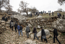 بازدید معاون اجرایی رئیس جمهور از منازل آسیب دیده از زلزله اندیکا
