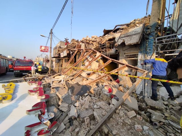 انفجار یک تعمیرگاه در منطقه "دروازه" اهواز / ادامه امدادرسانی در محل حادثه 