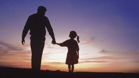 چگونه "پدر" جلوی آسیب‌های متوجه دختران می‌ایستد؟