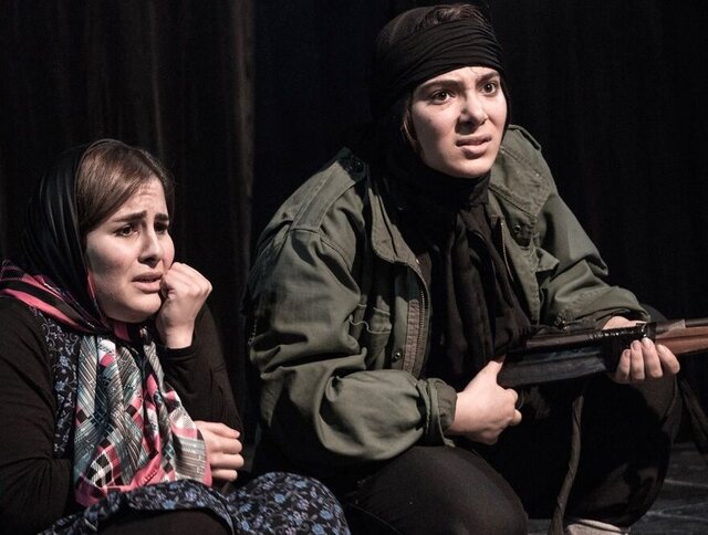 نمایش «باد سرخ وزیدن گرفت» از رامهرمز در جشنواره پسامهر فارس نمایش «باد سرخ وزیدن گرفت» از رامهرمز در جشنواره پسامهر فارس