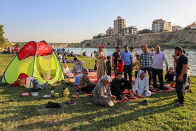 مسافران نوروزی در کنار رودخانه دز-دزفول