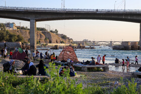 مسافران نوروزی در کنار رودخانه دز-دزفول