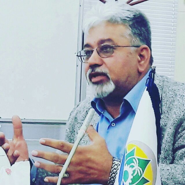 آقایان زمانی یاد پیشکسوت میافتند که هواداران زیر تابوت او را گرفتهاند!