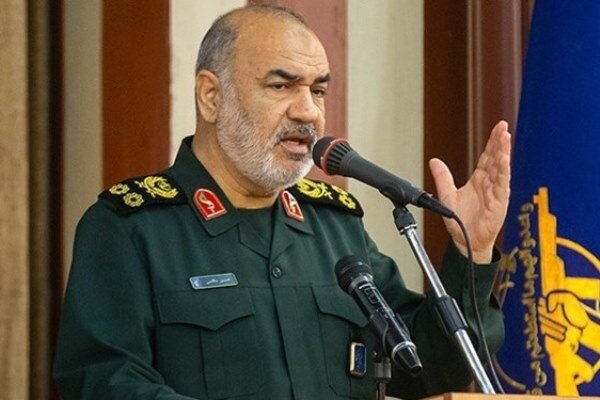 سردار سلامی: بسیج فرمول غلبه بر دشمن است