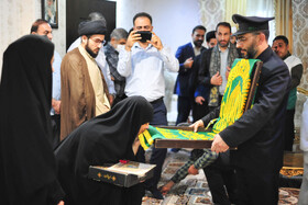 حضور خدام رضوی در منزل شهید مدافع حرم "فرشاد حسونی زاده"