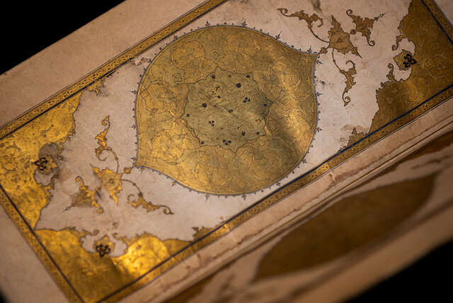 شُکر و شِکایت همزمان حافظ از کیست؟