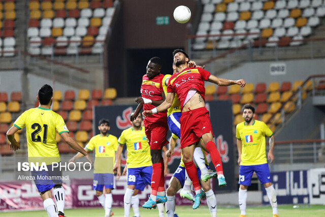 استقلال و فولاد خریدهای کهکشانی داشته‌اند / نکونام باید با این خریدها بازی را می‌برد