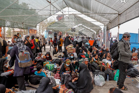 عبور زائران اربعین حسینی از مرز شلمچه