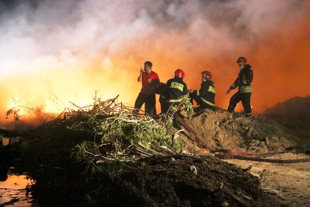 عکس آرشیوی است حریق یک باغ رستوران در شیراز مهار شد