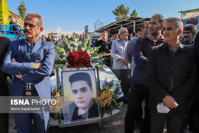 دیدار استاندار با خانواده شهدای حادثه تروریستی ایذه دیدار استاندار با خانواده شهدای حادثه تروریستی ایذه