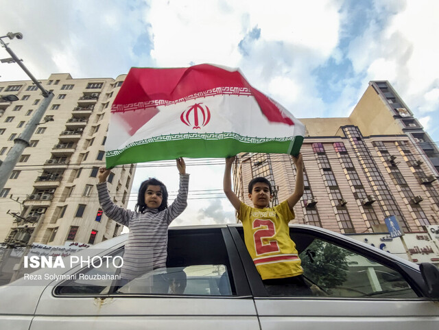 عکس تزیینی است افراد موفق از هر فرصتی برای شاد بودن استفاده میکنند