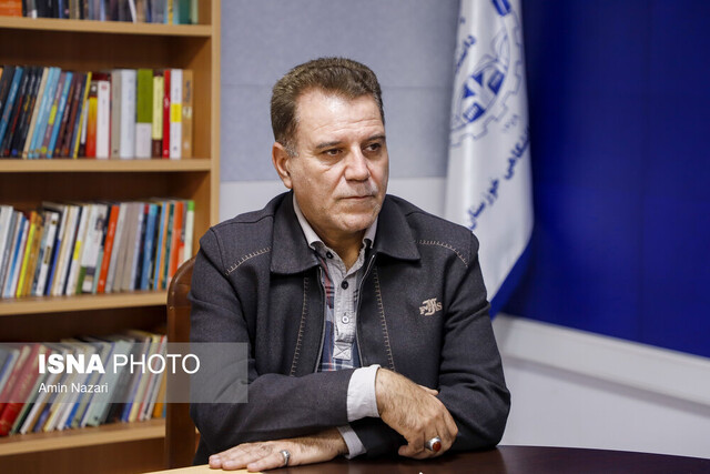 مدیران پاسخگوی خبرنگاران باشند/ اعطای مجوز نشریات به اصحاب رسانه سپرده شود