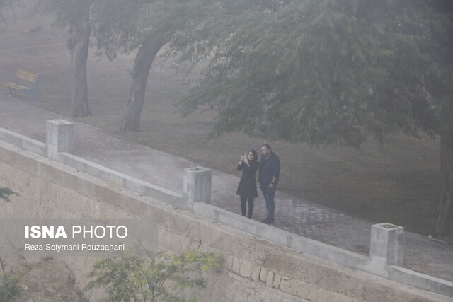 اهواز؛ خفه و آلوده، بدون آموزش از راه دور، بدون دورکاری