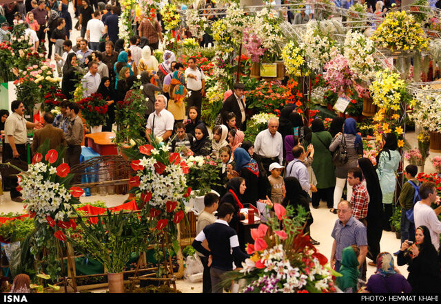 نمایشگاه گل و گیاه محلات ۲۳ خرداد آغاز به کار میکند نمایشگاه گل و گیاه محلات ۲۳ خرداد آغاز به کار میکند