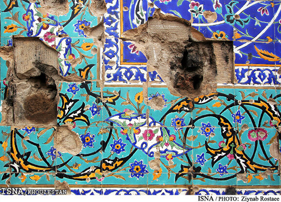 گنبد و گلدستههای مسجد جامع خرمشهر آسیب دیدهاند