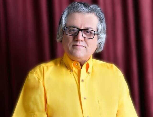 نقد شعرهای پرویز حسینی در «عشق مادر همه اضطرابهاست»