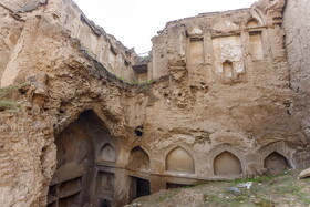  دزفول، با پیشینه تاریخی چند هزار ساله خود که یکی از قدیمی‌ترین شهرهای استان خوزستان به شمار می‌رود در چند سال اخیر با توجه به نبود تناسب میان نیازهای بافت تاریخی دزفول و اقدامات صورت گرفته در آن، شاهد از بین رفتن و تخریب بخش های مهمی از بناهای با ارزش در این منطقه تاریخی بوده است.