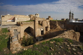 در محدوده بافت تاریخی دزفول بیش از ۱۴۰ اثر تاریخی ثبت ملی شده شامل مسجد، حمام، گذر و بقعه وجود دارد.