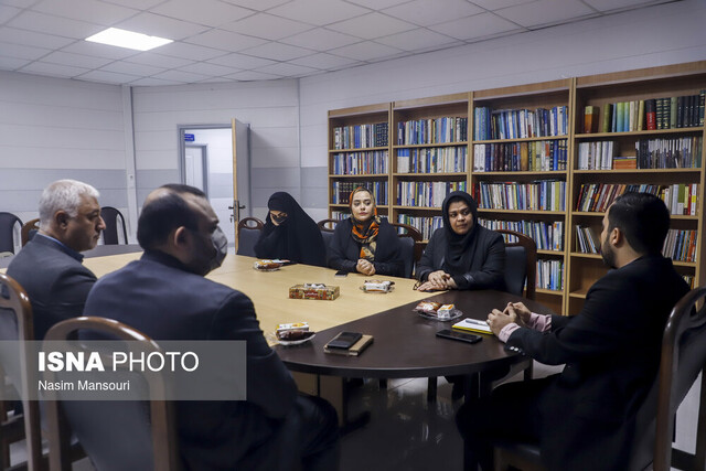 حوزه هنری با بخش خصوصی رقابت نمیکند