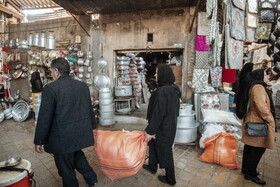 این بازار که از دیدنی‌ترین بازارهای خوزستان است، به شکل میدانی بزرگ در مرکز شهر و در مجاورت محله قلعه قرار دارد و از راسته‌ها و دالان‌های متعددی تشکیل شده است که هر کدام به بخشی از مناطق اطراف راه می‌یابند.