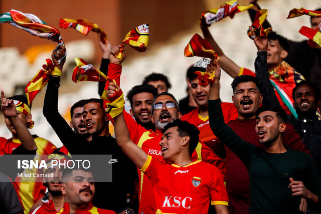 بازگشت هیجان به سکوهای ورزشگاه فولاد / تشویق جالب اندک هواداران سپاهان!