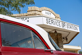 جایگاه سوخت آبادان به استناد برخى سوابق به عنوان نخستین جایگاه سوخت در ایران در سال 1306 شمسی (1927 میلادی) در مرکز شهر آبادان  احداث شد.