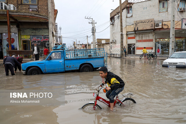 عکس خبر تزئینی است بارش باران تا بامداد سهشنبه در کهگیلویه و بویراحمد ادامه دارد