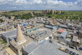 در شوش و اطراف آن، محوطه های باستانی بسیاری از هزاره های پیش از میلاد تا سده های میانی اسلامی وجود دارد. مهم ترین آنها، تپه آکروپل است که مشرف به شهر و در فاصله نسبتا کمی از مقبره دانیال نبی قرار گرفته است.