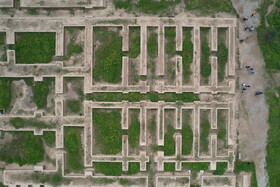 شهر شوش واقع در استان خوزستان یکی از قدیمیترین سکونتگاههای شناختهشده جهان است و احتمالاً در سال ۴۰۰۰ پیش از میلاد پایهگذاری شده است. طبق اسناد شهر باستانی شوش از مهمترین و باشکوهترین شهرهای باستانی ایران و جهان بوده و فعالیتهای باستانشناسی در آن ادامه دارد.