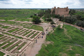در شوش و اطراف آن، محوطه های باستانی بسیاری از هزاره های پیش از میلاد تا سده های میانی اسلامی وجود دارد. مهم ترین آنها، تپه آکروپل است که مشرف به شهر و در فاصله نسبتا کمی از مقبره دانیال نبی قرار گرفته است.