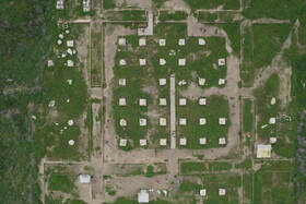 محوطه تاریخی شوش شامل کاخ شاپور، کاخ آپادانا، دروازه شرقی، کاخ هدیش، شهر پانزدهم، روستای هخامنشی، مسجد جامع شوش و مجموعه بناهای دوره اسلامی، تپههای آکروپول و قلعه فرانسویها است.