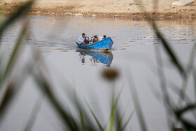 مردم دهستان عنافچه از توابع شهرستان باوی استان خوزستان سالها از پل شناور ارتش برای عبور از رودخانه و تردد به شهر ملاثانی استفاده می کردند. نزدیک به یک ماه است که به دلیل طغیان رودخانه و بالا آمدن آب پل جمع آوری شده و مردم با زحمت فراوان و پذیرفتن خطر برای انجام کارهای روزانه با قایق تردد می کنند.