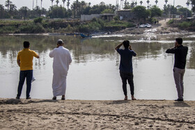 مردم دهستان عنافچه از توابع شهرستان باوی استان خوزستان سالها از پل شناور ارتش برای عبور از رودخانه و تردد به شهر ملاثانی استفاده می کردند. نزدیک به یک ماه است که به دلیل طغیان رودخانه و بالا آمدن آب پل جمع آوری شده و مردم با زحمت فراوان و پذیرفتن خطر برای انجام کارهای روزانه با قایق تردد می کنند.