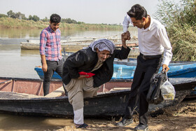 مردم دهستان عنافچه از توابع شهرستان باوی استان خوزستان سالها از پل شناور ارتش برای عبور از رودخانه و تردد به شهر ملاثانی استفاده می کردند. نزدیک به یک ماه است که به دلیل طغیان رودخانه و بالا آمدن آب پل جمع آوری شده و مردم با زحمت فراوان و پذیرفتن خطر برای انجام کارهای روزانه با قایق تردد می کنند.