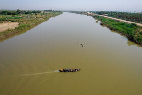 مردم دهستان عنافچه از توابع شهرستان باوی استان خوزستان سالها از پل شناور ارتش برای عبور از رودخانه و تردد به شهر ملاثانی استفاده می کردند. نزدیک به یک ماه است که به دلیل طغیان رودخانه و بالا آمدن آب پل جمع آوری شده و مردم با زحمت فراوان و پذیرفتن خطر برای انجام کارهای روزانه با قایق تردد می کنند.