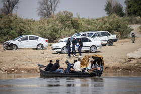 مردم دهستان عنافچه از توابع شهرستان باوی استان خوزستان سالها از پل شناور ارتش برای عبور از رودخانه و تردد به شهر ملاثانی استفاده می کردند. نزدیک به یک ماه است که به دلیل طغیان رودخانه و بالا آمدن آب پل جمع آوری شده و مردم با زحمت فراوان و پذیرفتن خطر برای انجام کارهای روزانه با قایق تردد می کنند.