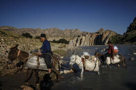 اهالی روستا برای رفتن به شهر و روستاهای همجوار باید از این رودخانه عبور کنند که همین امر سالیان زیاد باعث غرق شدن اهالی و اتفاقات ناگوار دیگر گردیده و جان آنها را تهدید می‌کند.