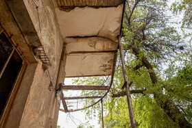 این عمارتی تاریخی بهرغم قدمت و موقعیت مکانی خاصی که دارد متاسفانه به دلیل نبود رسیدگی و مرمت اصولی در حال نابودی و تخریب است.