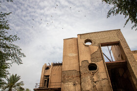 برخی از بخش های هتل قو در سالیان قبل مرمت شده است.