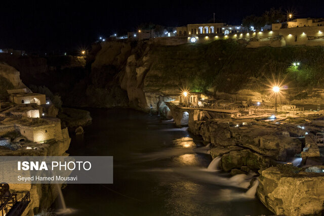 ۱۴ شمع روشن برای سازههای آبی ـ تاریخی شوشتر