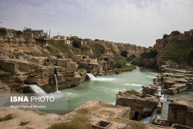۱۴ شمع روشن برای سازههای آبی ـ تاریخی شوشتر