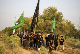 گذر زائران اربعین حسینی از رودخانه دز