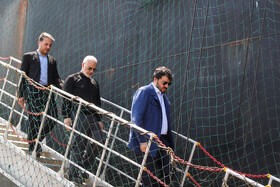 بازدید وزیر راه و شهرسازی از تخلیه و بارگیری کالا در بندر امام خمینی (ره)