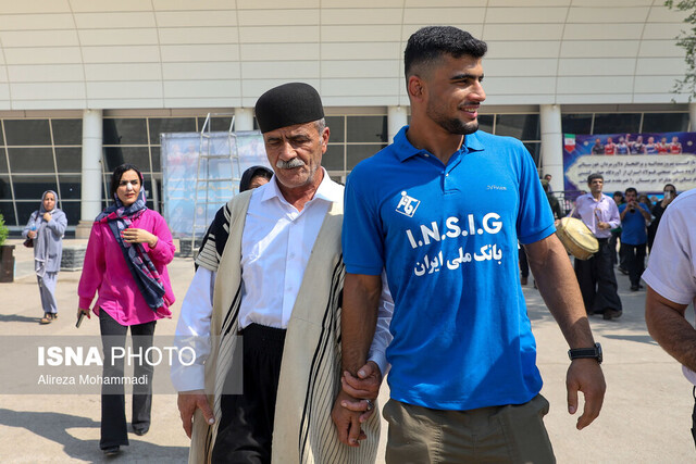 استقبال پرشور از مدالآوران فرنگیکار خوزستانی در بلگراد+ صحبتهای مادر دادمرز و مهمدی