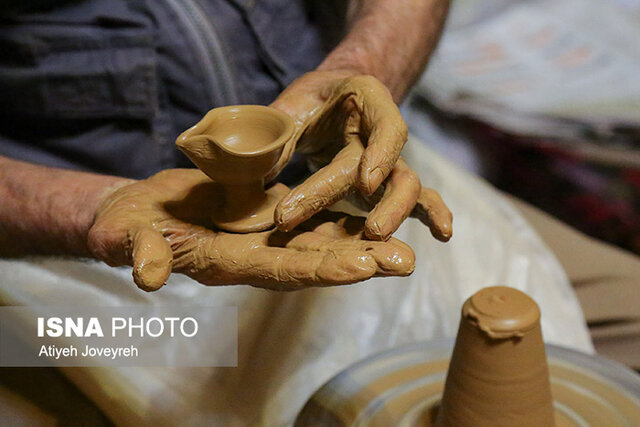 عکس تزیینی است افتتاح آزمایشگاههای سفال، سرامیک و لعاب در دانشگاه هنر