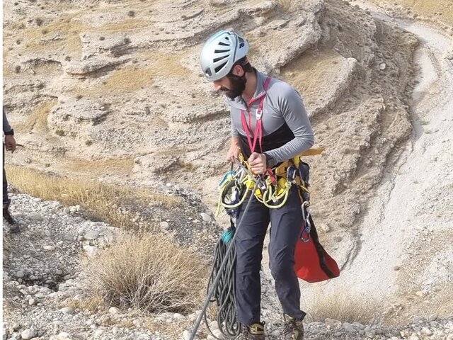نجات جان کوهنورد ۲۲ ساله در کوه‌های چهل کنار